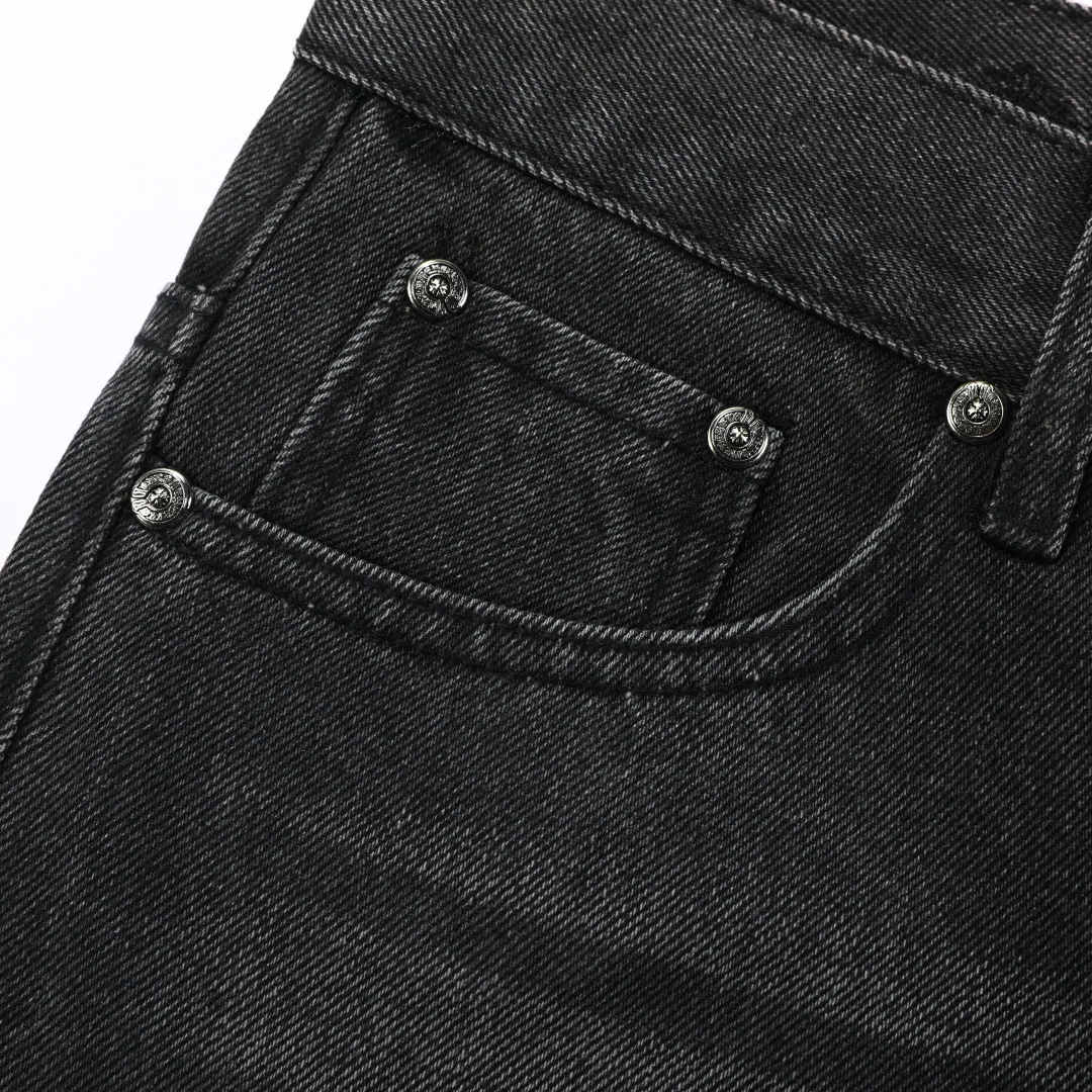 P270 💰 (Top version) Chrome Hearts Ma Siwei's same CH Chrome Hearts heavy-duty splicing high street jeans exudes uninhibited personality and unique charm. Every wear and tear is carefully designed to present a unique artistic feel. Made of imported denim fabric, which has undergone heavy industrial washing and destruction treatment, the trousers show a super cool effect on the upper body, allowing you to dominate the fashion stage.  This is more than just a pair of jeans, it is an expression of attitude. With its unique design concept and ultimate pursuit of details, Croxin breaks traditional boundaries and defines the jeans trend in the new era. The trousers are made of double-layer woven fabric and matched with customized hardware, showing an incomparably beautiful and unique style, making every wearer the focus of fashion. Imported denim fabric, super heavy-duty washed and damaged, the upper body is super cool! Customized hardware, incomparably good-looking model. The production process is difficult. It has a high-street feel. Color: black Size: 28-30-32-34-36 (corresponds to S-M-L-XL-XXL)
